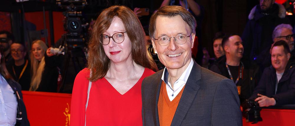 Elisabeth Niejahr und Karl Lauterbach bei der Eroeffnung der 74. Berlinale Internationale Filmfestspiele mit der - Small Things Like These- Film Premiere am 15.02.2024 in Berlin Berlinale Opening 2024 mit der Small Things Like These Film Premiere in Berlin *** Elisabeth Niejahr and Karl Lauterbach at the opening of the 74th Berlinale International Film Festival with the Small Things Like These Film Premiere on 15 02 2024 in Berlin Berlinale Opening 2024 with the Small Things Like These Film Premiere in Berlin