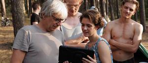 Liv Lisa Fries (links) und Andreas Dresen am Set von „In Liebe, Eure Hilde“.