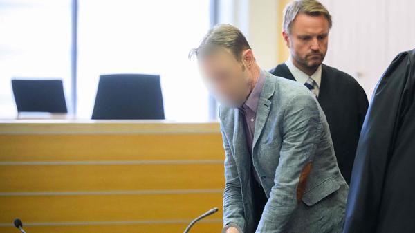 Der im Fall Madeleine McCann Verdächtige Christian B. steht im Februar 2024 in Braunschweig im Gericht.
