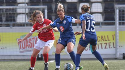Turbines Kapitänin Jennifer Cramer (Mi.) hat viel vor in der Rückrunde.