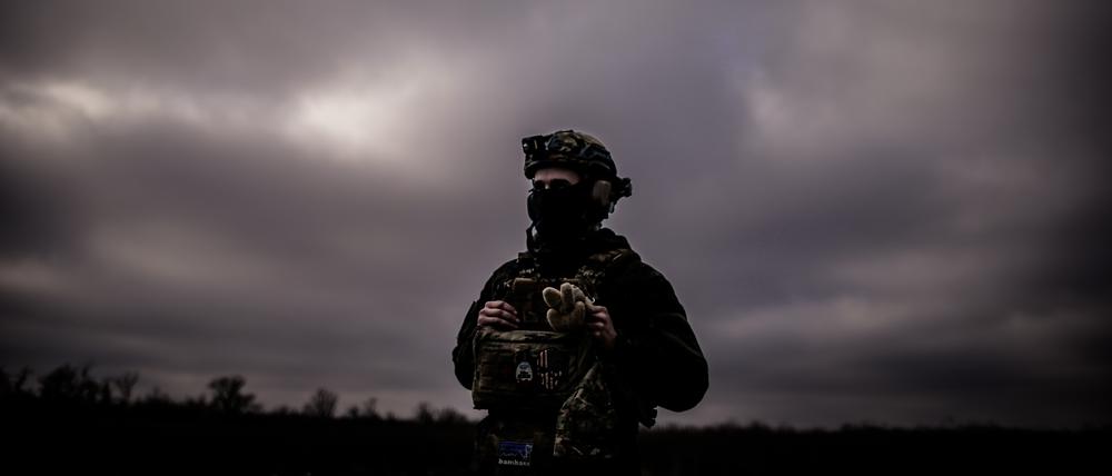 Ein Soldat einer ukrainischen Einheit an der Front.