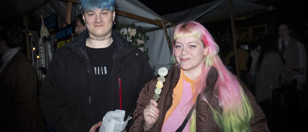 Kiki und Nana aus Leipzig mögen chinesische Mondkuchen. Die gibt es im auch Asiashop.