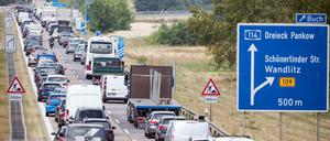 Die Schönerlinder Brücke führt über die Autobahn A 114.