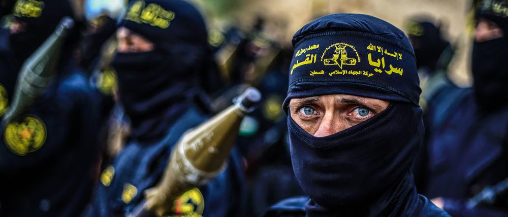 Parade to mark 36th anniversary of the Islamic Jihad PIJ movement in Gaza, Palestine - 4 Oct 2023 Armed fighters of the Al-Quds Brigades, the armed wing of the Palestinian Islamic Jihad PIJ movement join a parade to mark the 36th anniversary of the movement s foundation in the southern of Gaza Strip. Gaza City Palestine Copyright: xMahmoudxIssax/xSOPAxImagesx 5T0A0697