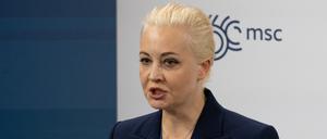 16.02.2024, Bayern, München: Julia Nawalnaja, Ehefrau von Alexej Nawalny, nimmt an der Sicherheitskonferenz teil. Zur 60. Münchner Sicherheitskonferenz im Hotel Bayerischer Hof werden von Freitag bis Sonntag rund 50 Staats- und Regierungschefs sowie mehr als 100 Minister aus aller Welt erwartet. Foto: Sven Hoppe/dpa +++ dpa-Bildfunk +++
