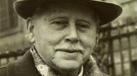 tipps potsdam und umland - Karl Foerster (1874 - 1970) hat wie kein anderer Gärtner die deutsche Gartenlandschaft des 20. Jahrhunderts geprägt. Jahrzehntelang lebte und arbeitete er in Potsdam Bornim, wo die meisten seiner Bücher und berühmten Züchtungen entstanden. In diesem Jahr feiern Foerster-Freunde das 140. Jubiläum seines Geburtstages. Die Urania lädt heute um 18 Uhr zu einem Gespräch in Erinnerung an Foerster ein. Dr. Konrad Näser und Andreas Gaedt werden über ihren berühmten Kollegen plaudern und aus seinen Werken lesen. Foto: Promo