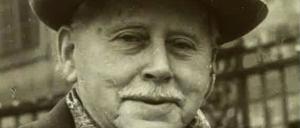 tipps potsdam und umland - Karl Foerster (1874 - 1970) hat wie kein anderer Gärtner die deutsche Gartenlandschaft des 20. Jahrhunderts geprägt. Jahrzehntelang lebte und arbeitete er in Potsdam Bornim, wo die meisten seiner Bücher und berühmten Züchtungen entstanden. In diesem Jahr feiern Foerster-Freunde das 140. Jubiläum seines Geburtstages. Die Urania lädt heute um 18 Uhr zu einem Gespräch in Erinnerung an Foerster ein. Dr. Konrad Näser und Andreas Gaedt werden über ihren berühmten Kollegen plaudern und aus seinen Werken lesen. Foto: Promo
