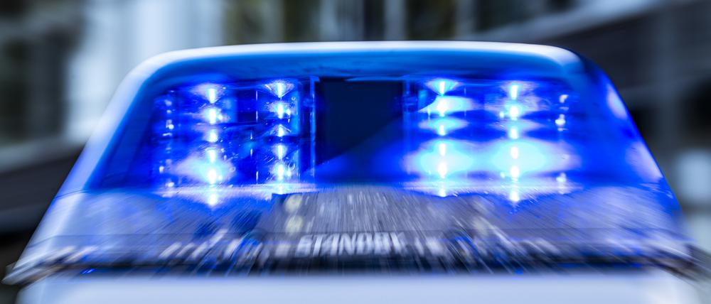 Blaulicht auf einem Polizeiwagen. (Symbolbild)