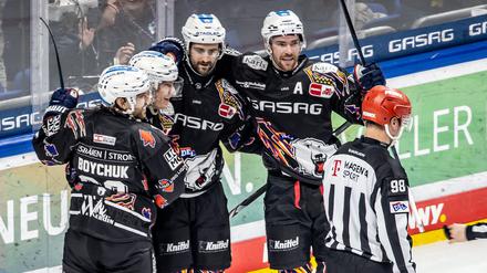 Julian Melchiori (2.v.r.) erzielte seine ersten beiden Treffer in dieser Saison.