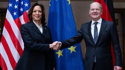 Kanzler Olaf Scholz (rechts) und US-Vizepräsidentin Kamala Harris. 