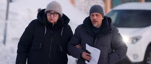 Ljudmila Nawalnaja, die Mutter von Alexej Nawalny, und Rechtsanwalt Wassili Dubkow.