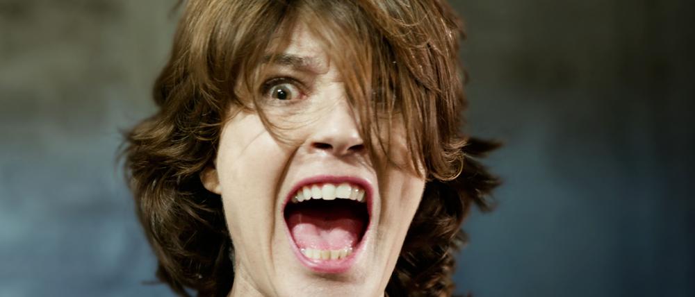 Die französische Schauspielerin Irène Jacob im israelischen Film „Shikun“ von Amos Gitai, der in der Reihe „Berlinale Special“ läuft