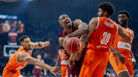 Serge Ibaka hat in der NBA mehr als 1000 Spiele absolviert und 2019 den Titel gewonnen, seit dieser Saison ackert er in München unter den Körben.