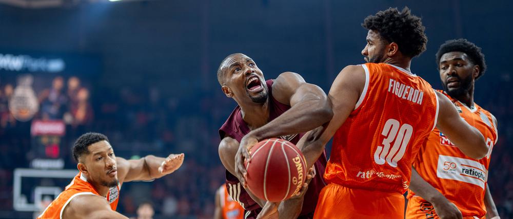 Serge Ibaka hat in der NBA mehr als 1000 Spiele absolviert und 2019 den Titel gewonnen, seit dieser Saison ackert er in München unter den Körben.