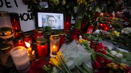 Gedenken an Alexej Nawalny vor dem Russischen Konsulat in Frankfurt.