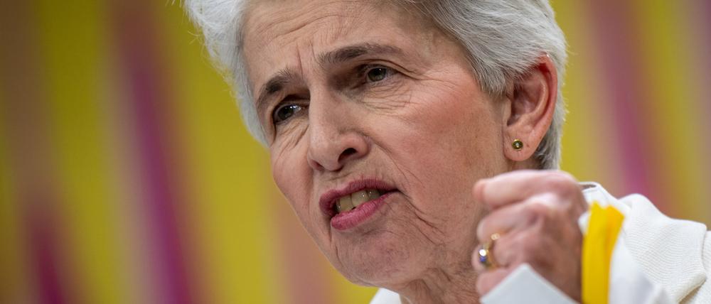 Marie-Agnes Strack-Zimmermann (FDP) ballt die Faust bei einer Rede.