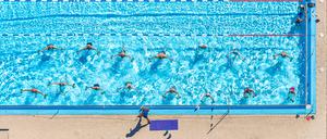 Wassergymnastik überzeugt durch verschiedenste Vorteile.
