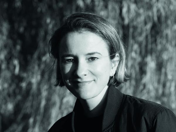 Xotin erining oyogini kichraytiradi