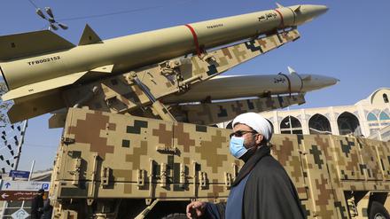 Der Iran rüstet ungehindert auf, auch sein Nuklearprogramm scheint sehr weit fortgeschritten.