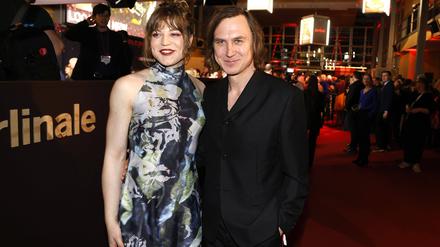 Thea Ehre und Lars Eidinger beim NRW-Empfang. Eidinger musste schnell weiter, die After-Premieren-Party seines Films „Sterben“ fand am Sonntag ebenfalls statt.