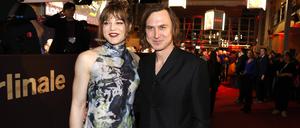 Thea Ehre und Lars Eidinger beim NRW-Empfang. Eidinger musste schnell weiter, die After-Premieren-Party seines Films „Sterben“ fand am Sonntag ebenfalls statt.