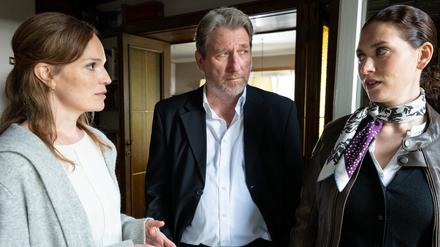 Für jede Frotzelei gut: Die Ermittler Mur (Mi.) und Russmeyer (re.) im Gespräch mit Elizabeth Hemetsberger.  