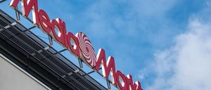 Ein Schild mit dem Schriftzug von Media Markt.  