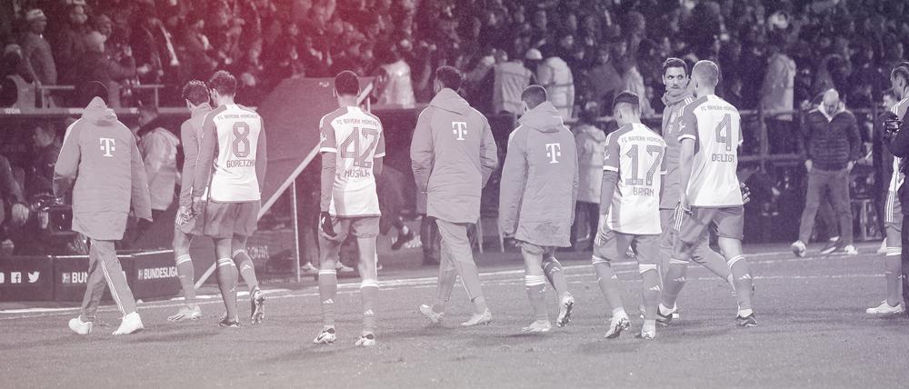 Hängende Köpfe bei den Bayern nach dem Bochum-Spiel.