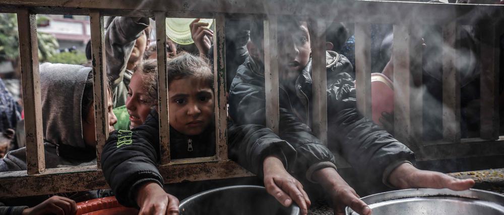 Mehr als eine halbe Million Menschen im abgeriegelten Gazastreifen leiden an akutem Hunger.
