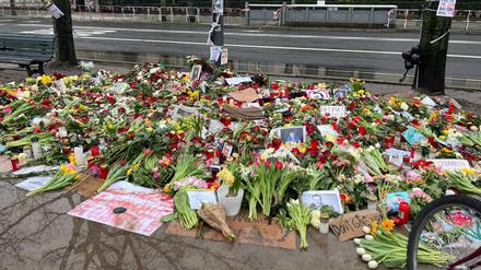Gedenken an Nawalny vor der russischen Botschaft
