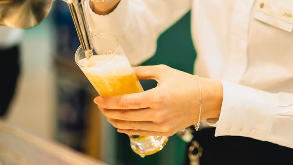 Im Gastgewerbe wird häufig Mindestlohn gezahlt. 