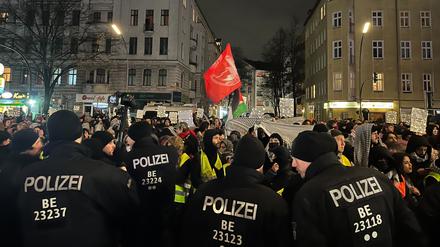 Konfrontative Lage an der Ecke Sonnenallee/Pannierstraße.