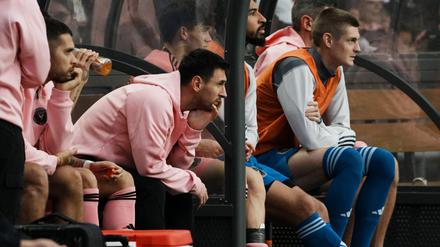 Lionel Messi schaute in Hongkong nur zu, was viele Fans erzürnte.