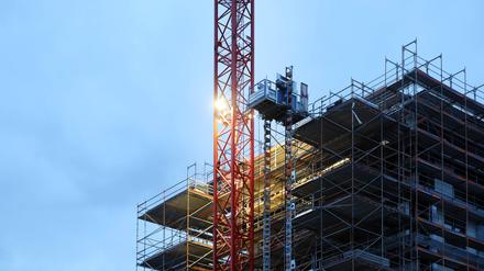Baustelle in Berlin. Der Rat der Immobilienweisen rechnet mit einem weiteren schwierigen Jahr für die Wohnungswirtschaft.