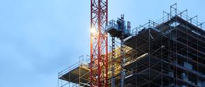 Baustelle in Berlin. Der Rat der Immobilienweisen rechnet mit einem weiteren schwierigen Jahr für die Wohnungswirtschaft.