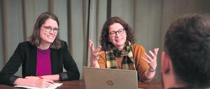 Was mache ich aus meiner Erfindung? Teresa Kollakowski (links) und Christine Reuter können bei solchen Fragen helfen.