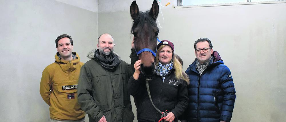 Forschen fürs Pferd (v.l.n.r.): Florian Bartenschlager, Lars Mundhenk, Heidrun Gehlen, Zoltán Konthur