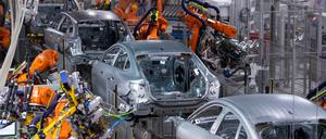 Produktion von verschiedenen BMW-Modelle. Im Dax sind mit den Autobauern BMW und Mercedes hohe Dividendenrenditen möglich. Ob das so bleibt, ist allerdings unsicher.