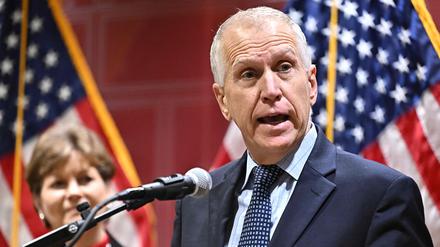 US-Senator Thom Tillis bei einer Pressekonferenz in Budapest am 18. Februrar.