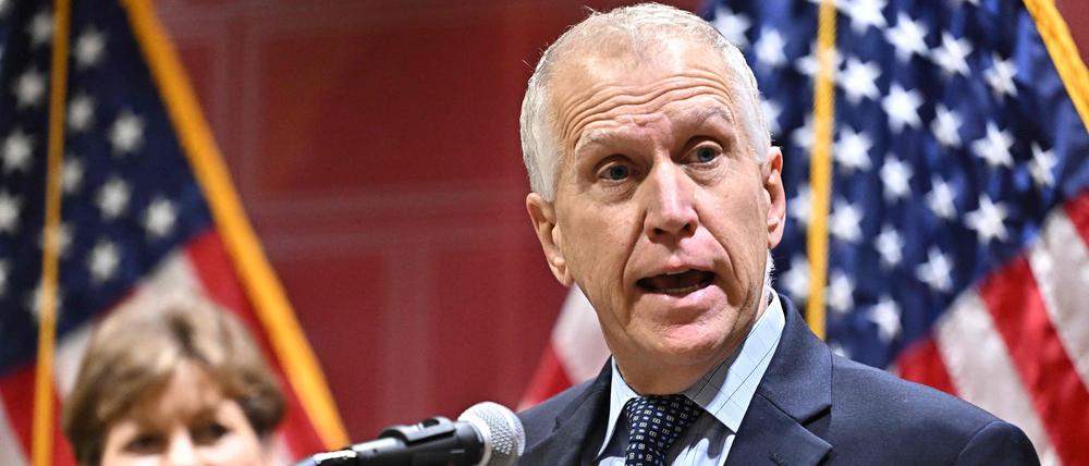 US-Senator Thom Tillis bei einer Pressekonferenz in Budapest am 18. Februrar.