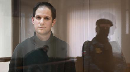 US journalist Evan Gershkovich, arrested on espionage charges, looks out from inside a defendants' cage before a hearing to consider an appeal on his extended pre-trial detention, at the Moscow City Court in Moscow on February 20, 2024. Wall Street Journal reporter Evan Gershkovich was detained last March on spying charges during a reporting trip to the Urals. (Photo by NATALIA KOLESNIKOVA / AFP)