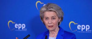 EU-Kommissionspräsidentin Ursula von der Leyen hält sich eine Kooperation mit Kräften rechts von der CDU/CSU offen. 