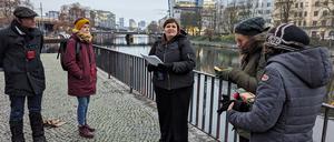 Anna Kurnosova bei einer Stadtführung durch Berlin von der Organisation „Querstadtein“.
