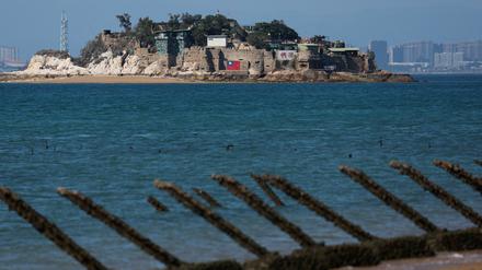 Die Insel Shiyu oder Lion Islet, die zum Bezirk Kinmen, einer der vorgelagerten Inseln Taiwans, gehört. 