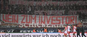 Die Fans ließen sich von der DFL nicht beschwichtigen und setzten sich am Ende durch.