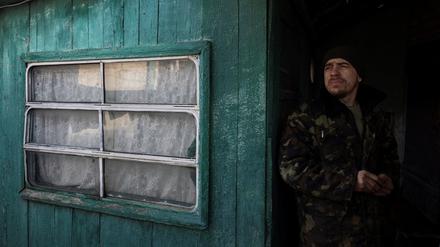 Ein Mann im Dorf Tetianivka, Ukraine.