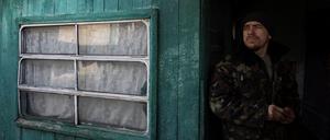 Ein Mann im Dorf Tetianivka, Ukraine.