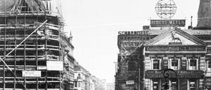 Alexanderplatz Richtung Landsberger Straße and Alexanderstraße,mit dem Manoli Rad auf dem Dach des Hauses mit den 99 Schafsköpfen; um 1910.