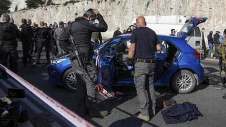 Die israelische Polizei untersucht den Tatort in der Nähe der Siedlung Maale Adumim.