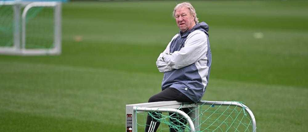 Auf Trainer Horst Hrubesch ruhen die Hoffnungen im deutschen Team. Dabei könnte der schon nächste Woche seinen Job los sein.